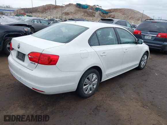 2013 Volkswagen Jetta Sedan SE with VIN 3VWDP7AJ2DM296698, listed as a IAAI auction lot 41715567 with 24,889 mi miles. Bid and sale history available at carsss.com. Image 4.