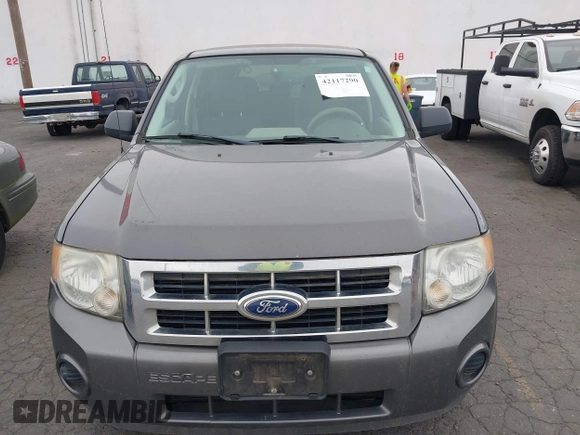 2011 Ford Escape XLS z VIN 1FMCU9C78BKB35289, wystawiony jako IAAI lot #42117290 z przebiegiem 221 088 mil mil oraz . Historia ofert i sprzedaży dostępna na DreamBid. Obrazek 6.