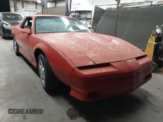 1990 Pontiac Firebird z VIN 1G2FS23T9LL219603, wystawiony jako IAAI lot #41774239 z przebiegiem 135 648 mil mil oraz . Historia ofert i sprzedaży dostępna na DreamBid. Obrazek 1.