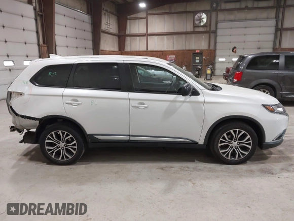 2018 Mitsubishi Outlander ES z VIN JA4AZ2A34JZ008883, wystawiony jako IAAI lot #42288285 z przebiegiem 65 554 mil mil oraz . Historia ofert i sprzedaży dostępna na DreamBid. Obrazek 13.