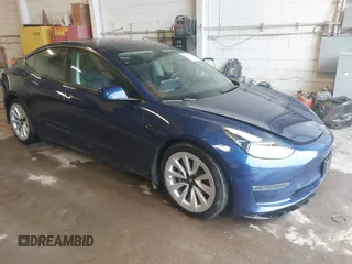 2022 Tesla Model 3 Long Range z VIN 5YJ3E1EB3NF209109, wystawiony jako IAAI lot #41961588 z przebiegiem 32 106 mil mil oraz . Historia ofert i sprzedaży dostępna na DreamBid. Obrazek 1.