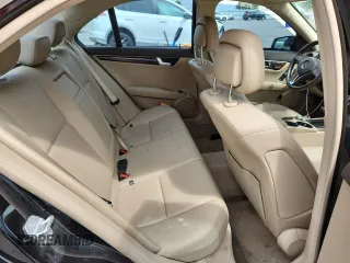 2012 Mercedes-Benz C 250 Sport z VIN WDDGF4HBXCR200013, wystawiony jako Copart lot #58345935 z przebiegiem 111 378 mil mil oraz Szkoda całkowita • Salvage title. Historia ofert i sprzedaży dostępna na DreamBid. Obrazek 10.