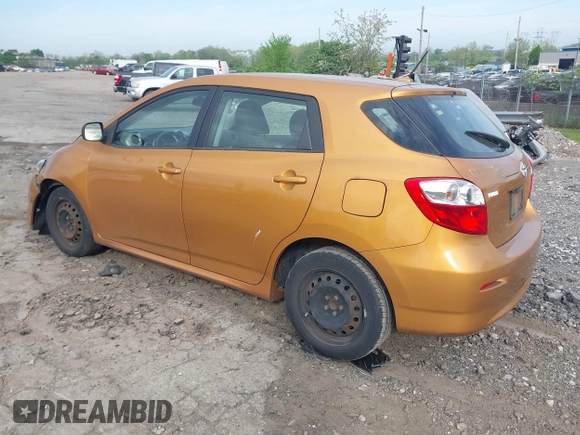 2009 Toyota Matrix z VIN 2T1KU40E29C012878, wystawiony jako IAAI lot #42177978 z przebiegiem 119 897 mil mil oraz . Historia ofert i sprzedaży dostępna na DreamBid. Obrazek 3.