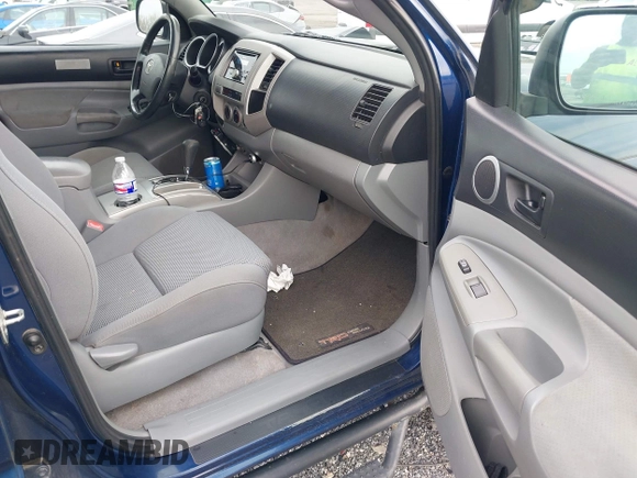 2008 Toyota Tacoma PreRunner with VIN 5TEJU62N58Z561553, listed as a IAAI auction lot 41943130 with 192,731 mi miles. Bid and sale history available at carsss.com. Image 5.