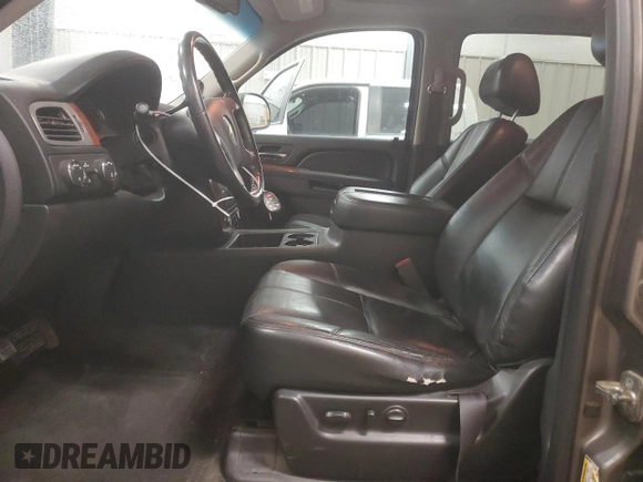 2013 Chevrolet Suburban LT with VIN 1GNSKJE72DR236026, listed as a Copart auction lot 86153104 with 222,417 mi miles and Salvage title. Bid and sale history available at DreamBid. Image 7.