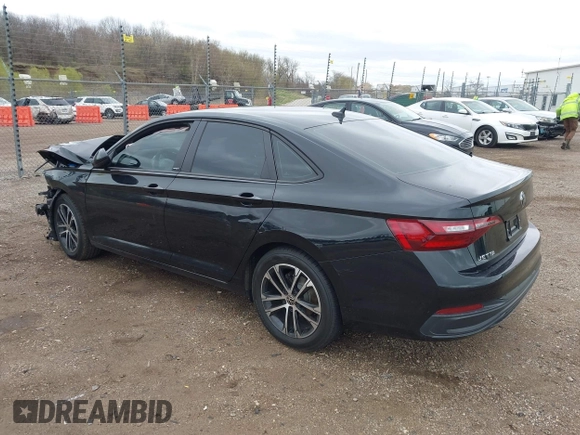 2024 Volkswagen Jetta Sport z VIN 3VWBM7BU8RM013253, wystawiony jako IAAI lot #42073239 z przebiegiem 20 345 mil mil oraz . Historia ofert i sprzedaży dostępna na DreamBid. Obrazek 3.