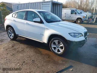 2011 BMW X6 35i with VIN 5UXFG2C50BLX06183, listed as a IAAI auction lot 41509607 with 76,152 mi miles. Bid and sale history available at carsss.com. Image 1.