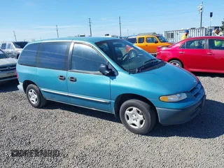 1998 Dodge Caravan with VIN 2B4FP253XWR829741, listed as a IAAI auction lot 42173839 with 123,783 mi miles and . Bid and sale history available at carsss.com. Image 1.