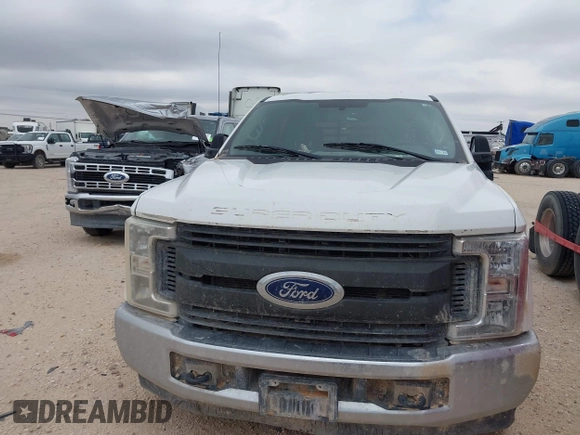 2017 Ford F-350 XL z VIN 1FT7W3AT5HED28231, wystawiony jako IAAI lot #42365678 z przebiegiem Nie podano mil oraz . Historia ofert i sprzedaży dostępna na DreamBid. Obrazek 12.