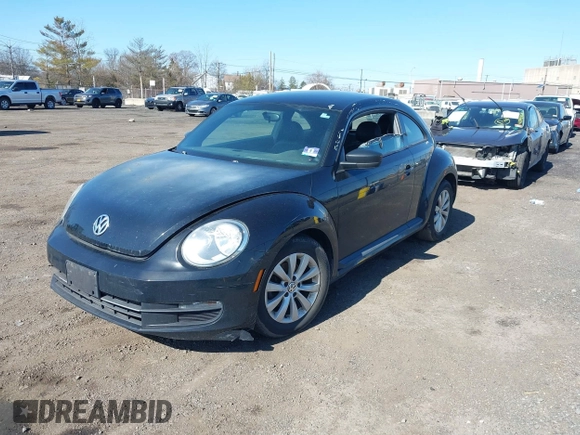 2015 Volkswagen Beetle Fleet Edition z VIN 3VWF17AT6FM645215, wystawiony jako IAAI lot #41906754 z przebiegiem 154 093 mil mil oraz . Historia ofert i sprzedaży dostępna na DreamBid. Obrazek 2.