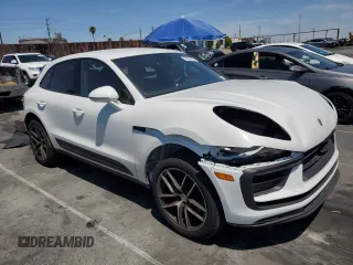 2025 Porsche Macan z VIN WP1AA2A58SLB01343, wystawiony jako Copart lot #54007455 z przebiegiem 1 415 mil mil oraz Szkoda całkowita • Salvage title. Historia ofert i sprzedaży dostępna na DreamBid. Obrazek 4.