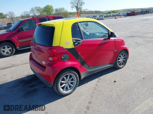 2009 Smart fortwo Pure z VIN WMEEJ31X99K290533, wystawiony jako IAAI lot #42198999 z przebiegiem 50 608 mil mil oraz . Historia ofert i sprzedaży dostępna na DreamBid. Obrazek 4.