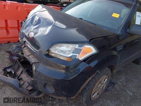 2011 Kia Soul with VIN KNDJT2A17B7733770, listed as a IAAI auction lot 41250008 with 182,515 mi miles. Bid and sale history available at carsss.com. Image 6.