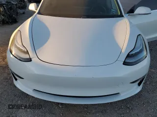 2019 Tesla Model 3 Mid Range z VIN 5YJ3E1EA1KF434552, wystawiony jako Copart lot #48161785 z przebiegiem 57 558 mil mil oraz Tytuł czysty. Historia ofert i sprzedaży dostępna na DreamBid. Obrazek 12.