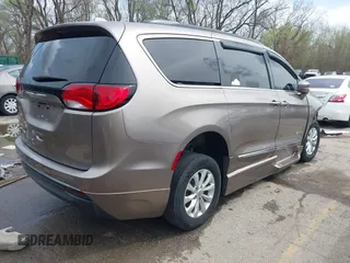 2017 Chrysler Pacifica Touring L with VIN 2C4RC1BG9HR831786, listed as a IAAI auction lot 41928645 with 37,811 mi miles and . Bid and sale history available at DreamBid. Image 4.