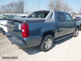 2009 Chevrolet Avalanche LT w/2LT with VIN 3GNEC22029G165697, listed as a IAAI auction lot 41797139 with 204,277 mi miles. Bid and sale history available at carsss.com. Image 4.