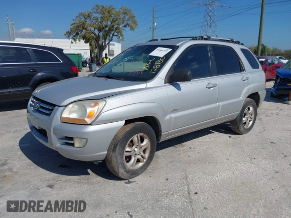 2005 Kia Sportage LX with VIN KNDJE723957128130, listed as a IAAI auction lot 41646193 with 188,142 mi miles and . Bid and sale history available at carsss.com. Image 2.