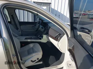 2016 Volvo XC90 T6 Momentum with VIN YV4A22PK5G1071505, listed as a IAAI auction lot 41702501 with 154,679 mi miles. Bid and sale history available at carsss.com. Image 5.