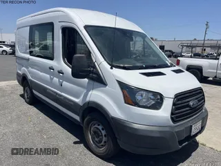 2018 Ford Transit z VIN 1FTYE1CM6JKB42352, wystawiony jako IAAI lot #42658536 z przebiegiem 82 802 mil mil oraz . Historia ofert i sprzedaży dostępna na DreamBid. Obrazek 11.