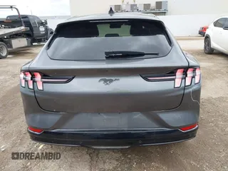 2023 Ford Mustang Mach-E Premium z VIN 3FMTK3SUXPMA84646, wystawiony jako IAAI lot #42202748 z przebiegiem 19 480 mil mil oraz . Historia ofert i sprzedaży dostępna na DreamBid. Obrazek 16.