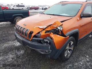 2015 Jeep Cherokee Trailhawk with VIN 1C4PJMBS5FW502185, listed as a IAAI auction lot 41535588 with 81,361 mi miles. Bid and sale history available at carsss.com. Image 6.