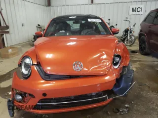 2018 Volkswagen Beetle SE with VIN 3VWJD7AT7JM707053, listed as a Copart auction lot 87116384 with 0 mi miles and Salvage Title. Bid and sale history available at carsss.com. Image 5.
