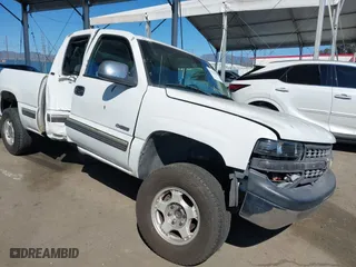 2001 Chevrolet Silverado 1500 LT with VIN 2GCEC19T811396197, listed as a IAAI auction lot 41831350 with 1 mi miles. Bid and sale history available at carsss.com. Image 1.