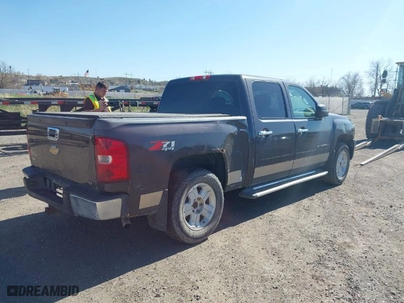 2010 Chevrolet Silverado 1500 LT with VIN 3GCRKSE32AG129922, listed as a IAAI auction lot 40910846 with 122,255 mi miles. Bid and sale history available at carsss.com. Image 4.