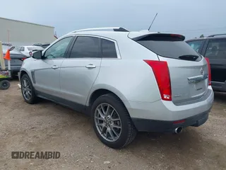 2015 Cadillac SRX Performance Collection z VIN 3GYFNCE36FS633386, wystawiony jako IAAI lot #41851338 z przebiegiem 102 586 mil mil oraz . Historia ofert i sprzedaży dostępna na DreamBid. Obrazek 3.