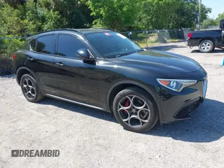 2018 Alfa Romeo Stelvio Sport z VIN ZASFAKPN8J7B71468, wystawiony jako IAAI lot #42052003 z przebiegiem 110 403 mil mil oraz . Historia ofert i sprzedaży dostępna na DreamBid. Obrazek 1.