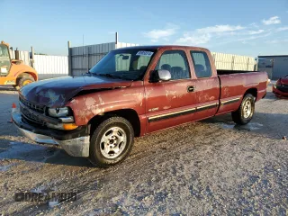 2001 Chevrolet Silverado 1500 LS with VIN 1GCEC19VX1E284081, listed as a Copart auction lot 85853514 with 210,136 mi miles and Salvage Title. Bid and sale history available at DreamBid. Image 1.