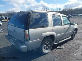 1999 GMC Denali with VIN 1GKEK13R7XR903255, listed as a IAAI auction lot 41496032 with 233,645 mi miles. Bid and sale history available at carsss.com. Image 4.