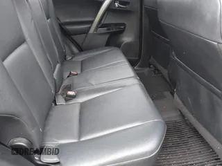 2017 Toyota RAV4 SE z VIN 2T3JFREV3HW695013, wystawiony jako IAAI lot #42232518 z przebiegiem 68 454 mil mil oraz . Historia ofert i sprzedaży dostępna na DreamBid. Obrazek 8.
