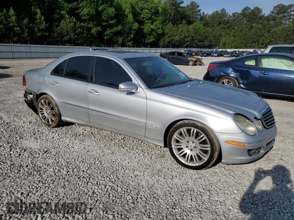 2007 Mercedes-Benz E 550 z VIN WDBUF72X17B045139, wystawiony jako Copart lot #55218075 z przebiegiem 148 304 mil mil oraz Szkoda całkowita • Salvage title. Historia ofert i sprzedaży dostępna na DreamBid. Obrazek 4.