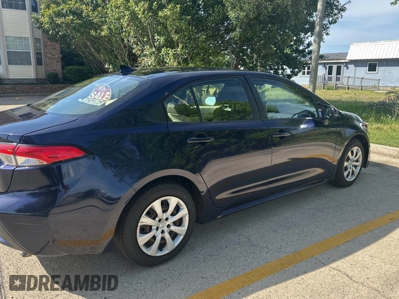 2021 Toyota Corolla LE with VIN JTDEPMAE3MJ123908, listed as a Copart auction lot 55230335 with 50,069 mi miles and Clean Title. Bid and sale history available at DreamBid. Image 4.