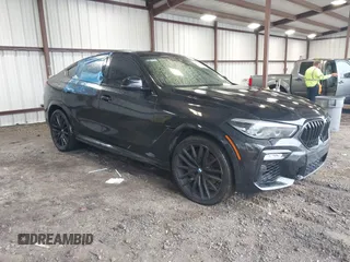 2021 BMW X6 xDrive40i z VIN 5UXCY6C01M9F60021, wystawiony jako IAAI lot #41972595 z przebiegiem 64 064 mil mil oraz . Historia ofert i sprzedaży dostępna na DreamBid. Obrazek 1.
