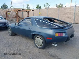 1982 Porsche 928 z VIN WP0JA0926CS821506, wystawiony jako IAAI lot #41903954 z przebiegiem 64 814 mil mil oraz . Historia ofert i sprzedaży dostępna na DreamBid. Obrazek 3.