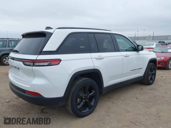 2023 Jeep Grand Cherokee Laredo z VIN 1C4RJHAG7PC640598, wystawiony jako IAAI lot #41607176 z przebiegiem 43 043 mil mil oraz . Historia ofert i sprzedaży dostępna na DreamBid. Obrazek 4.
