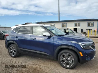 2024 Kia Seltos S z VIN KNDEU2AA8R7664127, wystawiony jako Copart lot #53173565 z przebiegiem 484 mil mil oraz Szkoda całkowita • Salvage title. Historia ofert i sprzedaży dostępna na DreamBid. Obrazek 4.