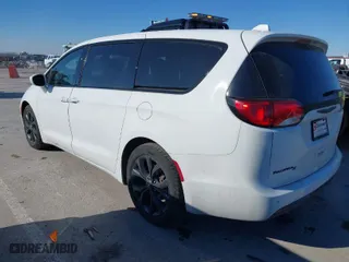 2020 Chrysler Pacifica Touring with VIN 2C4RC1FG0LR150239, listed as a IAAI auction lot 41412653 with 71,693 mi miles. Bid and sale history available at carsss.com. Image 3.