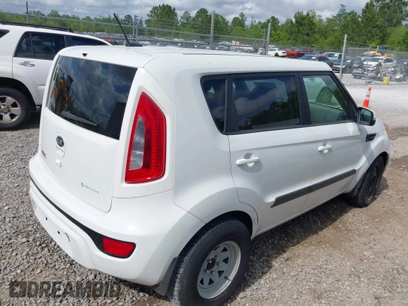 2013 Kia Soul ! with VIN KNDJT2A6XD7584849, listed as a IAAI auction lot 42079505 with 85,978 mi miles. Bid and sale history available at carsss.com. Image 4.