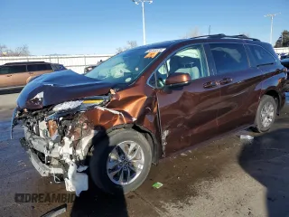 2022 Toyota Sienna LE z VIN 5TDKSKFC0NS059831, wystawiony jako Copart lot #88753575 z przebiegiem Nie podano mil oraz Szkody całkowita. Historia ofert i sprzedaży dostępna na DreamBid. Obrazek 1.