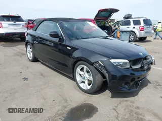 2012 BMW 1 Series 128i z VIN WBAUN1C53CVR00251, wystawiony jako IAAI lot #42164868 z przebiegiem 96 440 mil mil oraz . Historia ofert i sprzedaży dostępna na DreamBid. Obrazek 1.