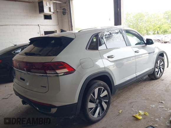 2024 Volkswagen Atlas SE with VIN 1V2KE2CA4RC208435, listed as a IAAI auction lot 42382037 with 38,693 mi miles and . Bid and sale history available at DreamBid. Image 4.