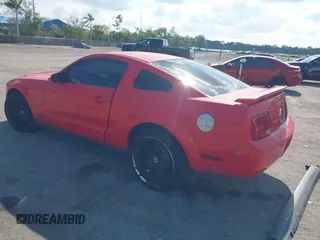 2008 Ford Mustang Deluxe с VIN 1ZVHT80N185150814, выставлен на аукционе IAAI как лот 42216084 с пробегом 140 271 миль миль и . История ставок и продаж доступна на DreamBid. Изображение 3.