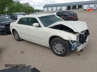 2005 Chrysler 300 Touring z VIN 2C3AA53G95H547489, wystawiony jako IAAI lot #42247825 z przebiegiem 189 694 mil mil oraz . Historia ofert i sprzedaży dostępna na DreamBid. Obrazek 1.
