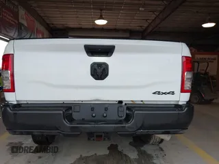 2023 Ram 2500 Tradesman z VIN 3C6UR5HJ0PG610057, wystawiony jako IAAI lot #42385008 z przebiegiem 21 105 mil mil oraz . Historia ofert i sprzedaży dostępna na DreamBid. Obrazek 16.