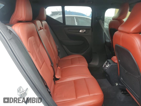 2019 Volvo XC40 Momentum z VIN YV4AC2HK3K2068990, wystawiony jako Copart lot #56154375 z przebiegiem Nie podano mil oraz Nie do naprawy • Non repairable. Historia ofert i sprzedaży dostępna na DreamBid. Obrazek 11.