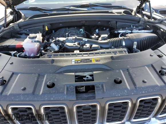 2025 Jeep Grand Cherokee Laredo with VIN 1C4RJHAG0SC268997, listed as a Copart auction lot 45860945 with 1,036 mi miles and Salvage Title. Bid and sale history available at DreamBid. Image 12.