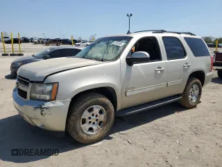 2013 Chevrolet Tahoe LS z VIN 1GNSKAE03DR180925, wystawiony jako Copart lot #52950585 z przebiegiem Nie podano mil oraz Szkoda całkowita • Salvage title. Historia ofert i sprzedaży dostępna na DreamBid. Obrazek 1.